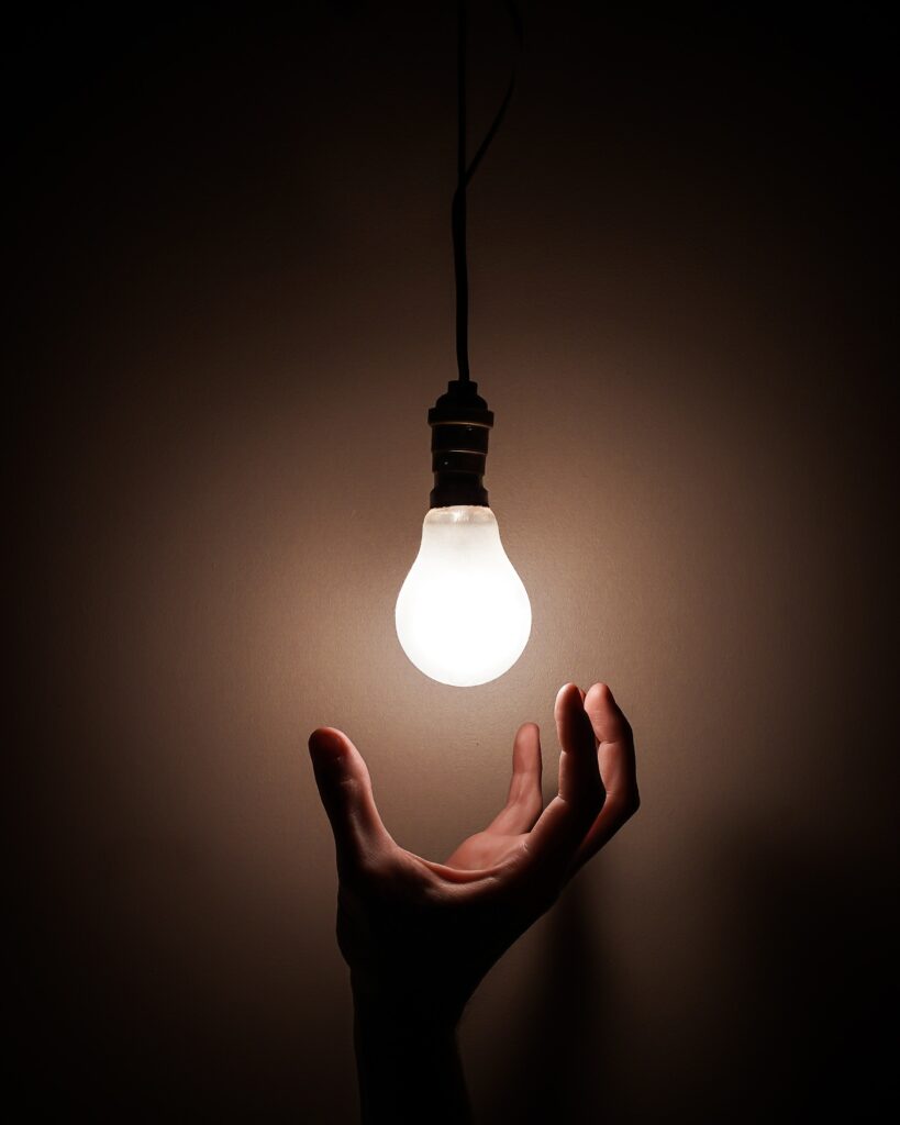 Hand_Under_Lightbulb